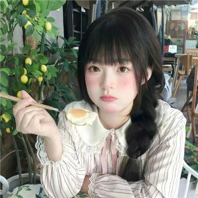 她来自胡志明市
